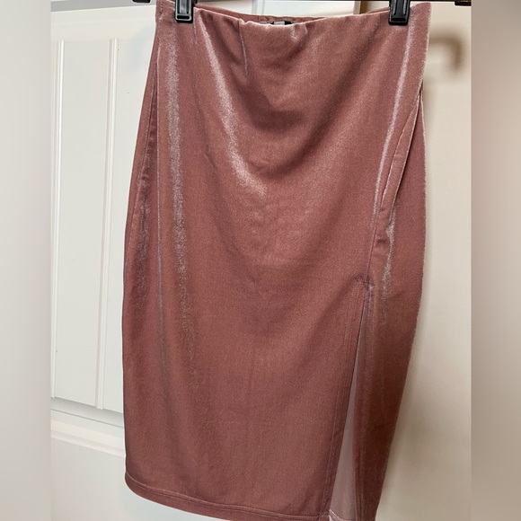 Charlotte Russe Pink Velvet Pencil Skirt with Slit - Picture 4 of 11